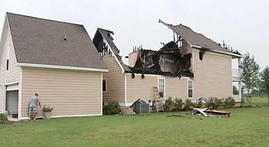 grom izgoreo krov kuce